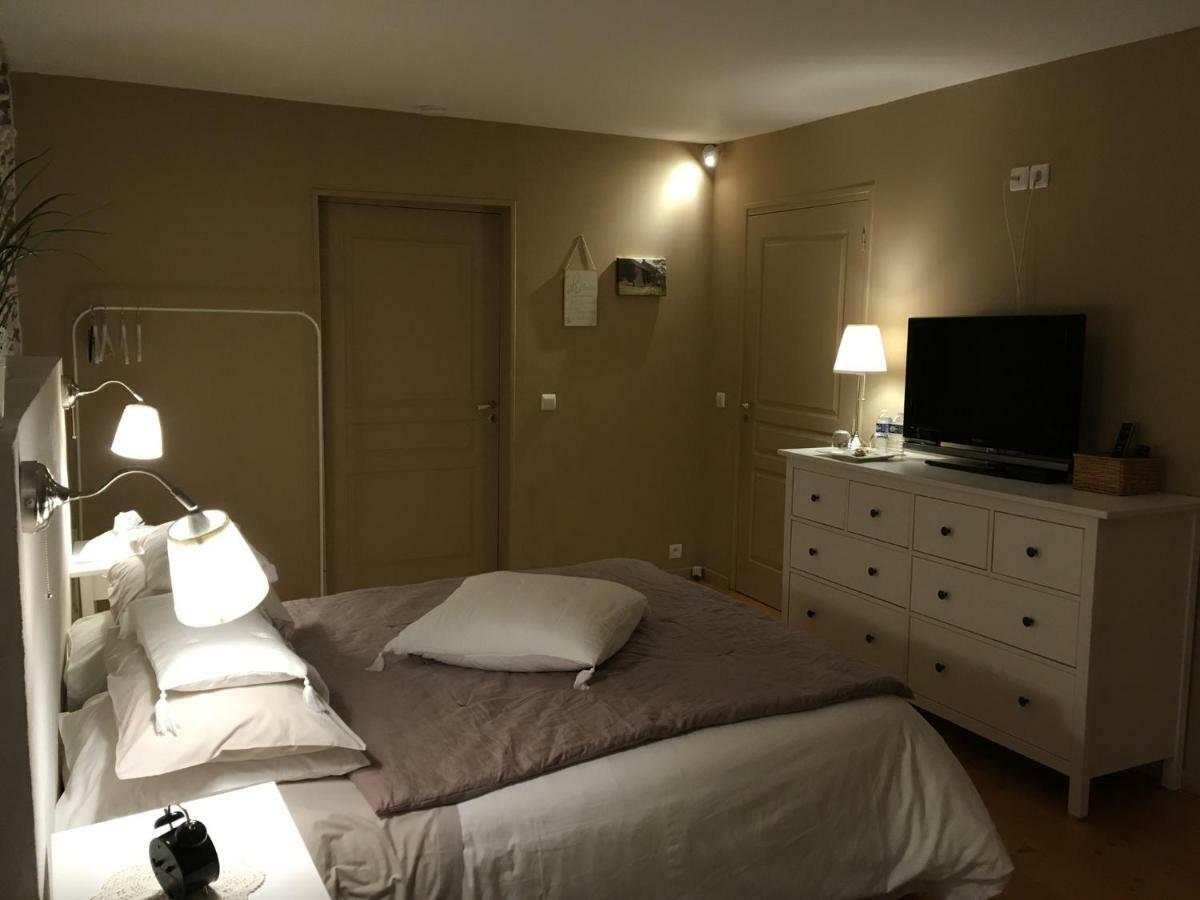 Bed and Breakfast Les Bouyeres Saint-Malon-sur-Mel Екстер'єр фото