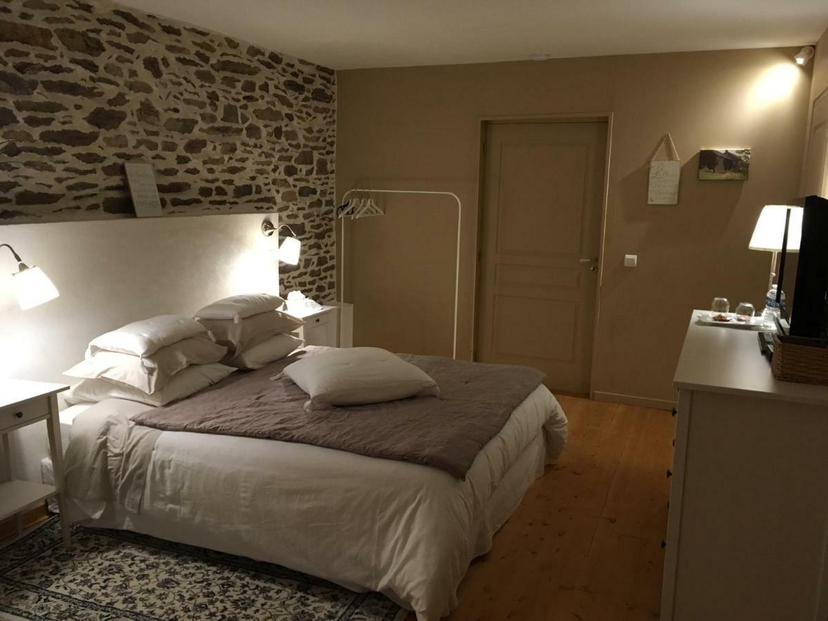 Bed and Breakfast Les Bouyeres Saint-Malon-sur-Mel Екстер'єр фото
